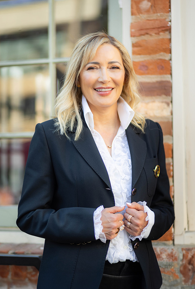 Dr. Shahrzad Nooravi - Trusted advisor to CEOs, executive teams, owners, and boards navigating growth, complexity, and leadership inflection points.